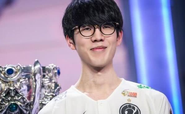 冠军阵容基石已进入离队倒计时，FPX需尽早找到接班人